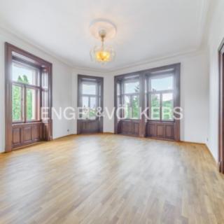 Pronájem bytu 4+1 183 m² Praha Malá Strana, Malostranské nábřeží