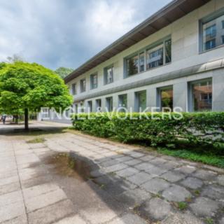 Pronájem kanceláře 358 m² Praha