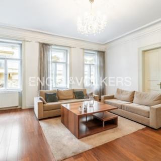 Pronájem bytu 4+1 154 m² Praha Malá Strana, Zborovská