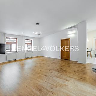 Pronájem bytu 3+kk 123 m² Praha Karlín, Pobřežní