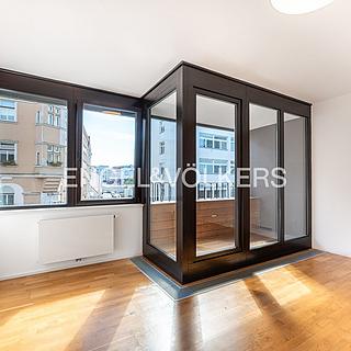 Pronájem bytu 1+kk a garsoniéry 35 m² Praha Libeň, Zenklova