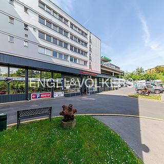 Pronájem obchodu 1460 m&sup2; Praha