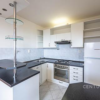 Pronájem bytu 3+1 72 m² Praha Prosek, Litvínovská