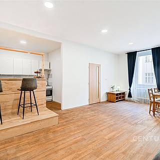 Pronájem bytu 2+kk 70 m² Praha Karlín, Pobřežní