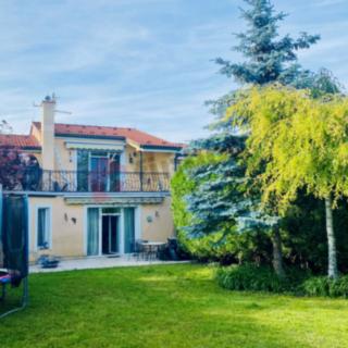 Prodej rodinného domu 212 m² Jeneč