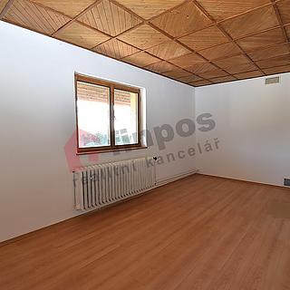 Pronájem bytu 2+1 90 m&sup2; Kunice