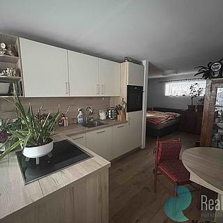 Prodej bytu 2+1 78 m&sup2; Chvalovice