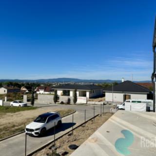Prodej bytu 4+kk 98 m² Vráto