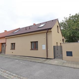 Pronájem rodinného domu 140 m² Dobříň