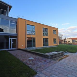 Pronájem bytu 1+kk a garsoniéry 51 m² Brozany nad Ohří, Palackého náměstí