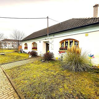 Prodej rodinného domu 250 m&sup2; Hevlín