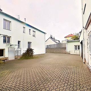 Prodej ostatního komerčního prostoru 838 m² Třebíč Borovina, Koželužská