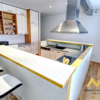 Pronájem bytu 2+kk 98 m² Hradec Králové, Malé náměstí
