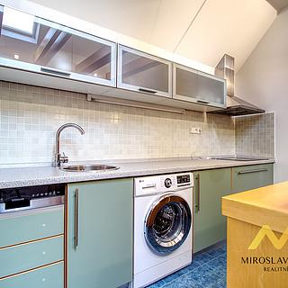 Pronájem bytu 1+kk a garsoniéry 98 m² Hradec Králové, Malé náměstí