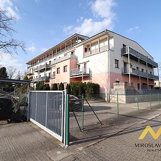 Pronájem bytu 2+kk 64 m&sup2; Hradec Králové