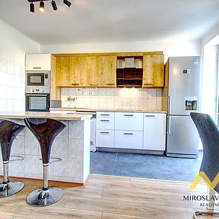 Pronájem bytu 3+1 92 m² Hradec Králové, Průmyslová