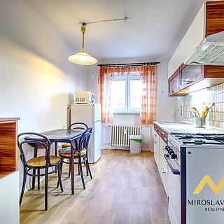 Pronájem bytu 2+1 55 m² Hradec Králové, Na Střezině