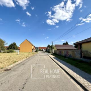 Prodej stavební parcely 500 m² Šaratice