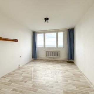 Prodej bytu 1+kk a garsoniéry 32 m² Brno Lesná, Halasovo náměstí