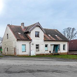 Prodej rodinného domu 525 m² Roupov