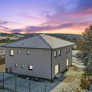 Prodej rodinného domu 145 m² Všestary