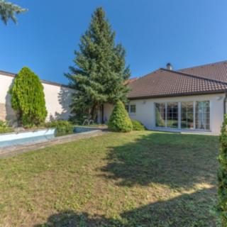 Prodej rodinného domu 234 m² Mochov