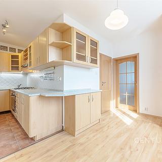 Prodej bytu 3+1 62 m² Říčany, Komenského náměstí