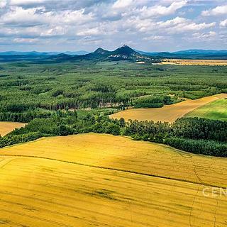 Prodej stavební parcely 2500 m&sup2; Bělá pod Bezdězem