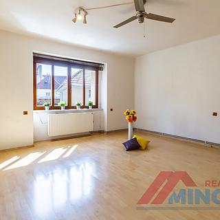 Pronájem bytu 2+1 70 m&sup2; Slaný