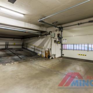 Pronájem parkovacího místa 13 m² Praha