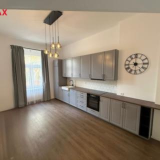 Prodej bytu 2+1 98 m² Karlovy Vary, Petřín