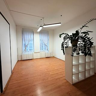 Pronájem kanceláře 24 m² Karlovy Vary, Krymská