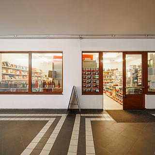 Prodej obchodu 52 m² Karlovy Vary, Divadelní náměstí