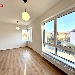 Pronájem bytu 2+kk 65 m&sup2; Karlovy Vary