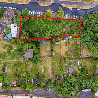 Prodej komerčního pozemku 1700 m&sup2; Karlovy Vary