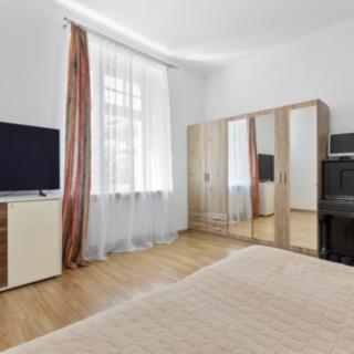Prodej bytu 3+1 80 m² Karlovy Vary Drahovice, nám. V. Řezáče