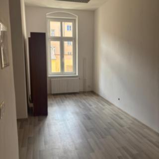 Pronájem kanceláře 1 088 m² Karlovy Vary, Krymská