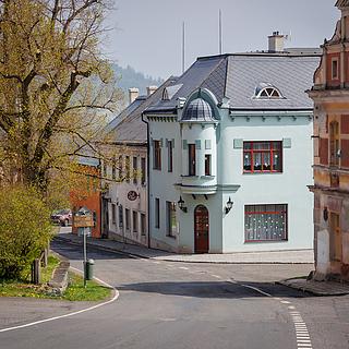 Prodej rodinného domu 688 m&sup2; Valeč