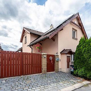 Prodej rodinného domu 242 m² Bříství