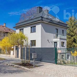 Prodej rodinného domu 235 m&sup2; Praha