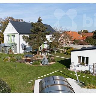 Prodej rodinného domu 655 m² Horní Počaply