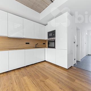 Pronájem bytu 2+kk 61 m&sup2; Střelice