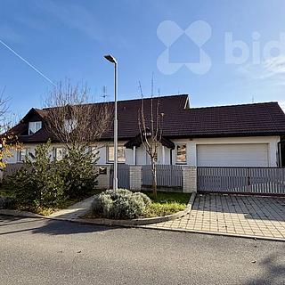 Prodej rodinného domu 353 m&sup2; Pečky