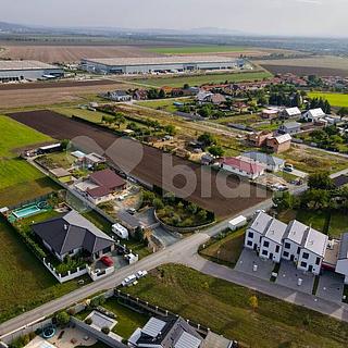 Prodej stavební parcely 1 517 m² Syrovice