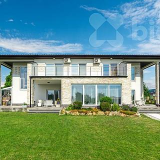 Prodej rodinného domu, 320m²