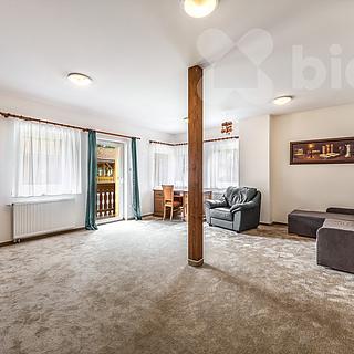 Pronájem bytu 3+1 90 m² Perštejn