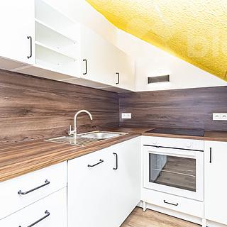 Prodej bytu 2+1 72 m² Božice