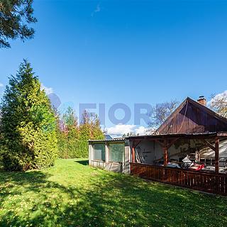 Prodej stavební parcely 753 m² Líšnice