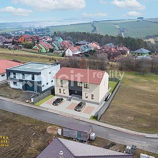 Prodej bytu 4+kk 98 m&sup2; Dolní Němčí