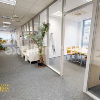 Pronájem kanceláře 100 m² Zlín, náměstí Míru